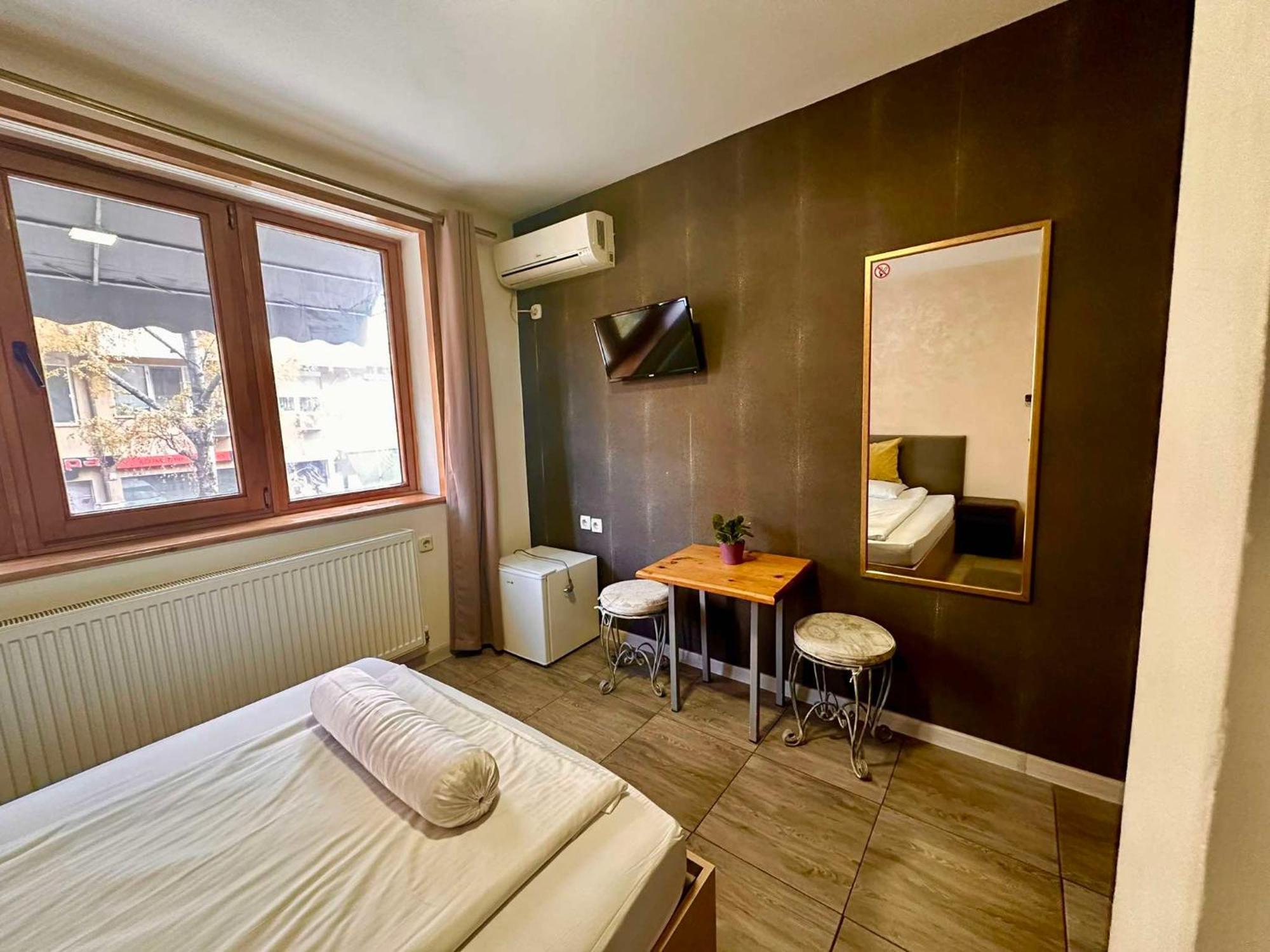 Family Hotel Amor Ruse Exteriör bild