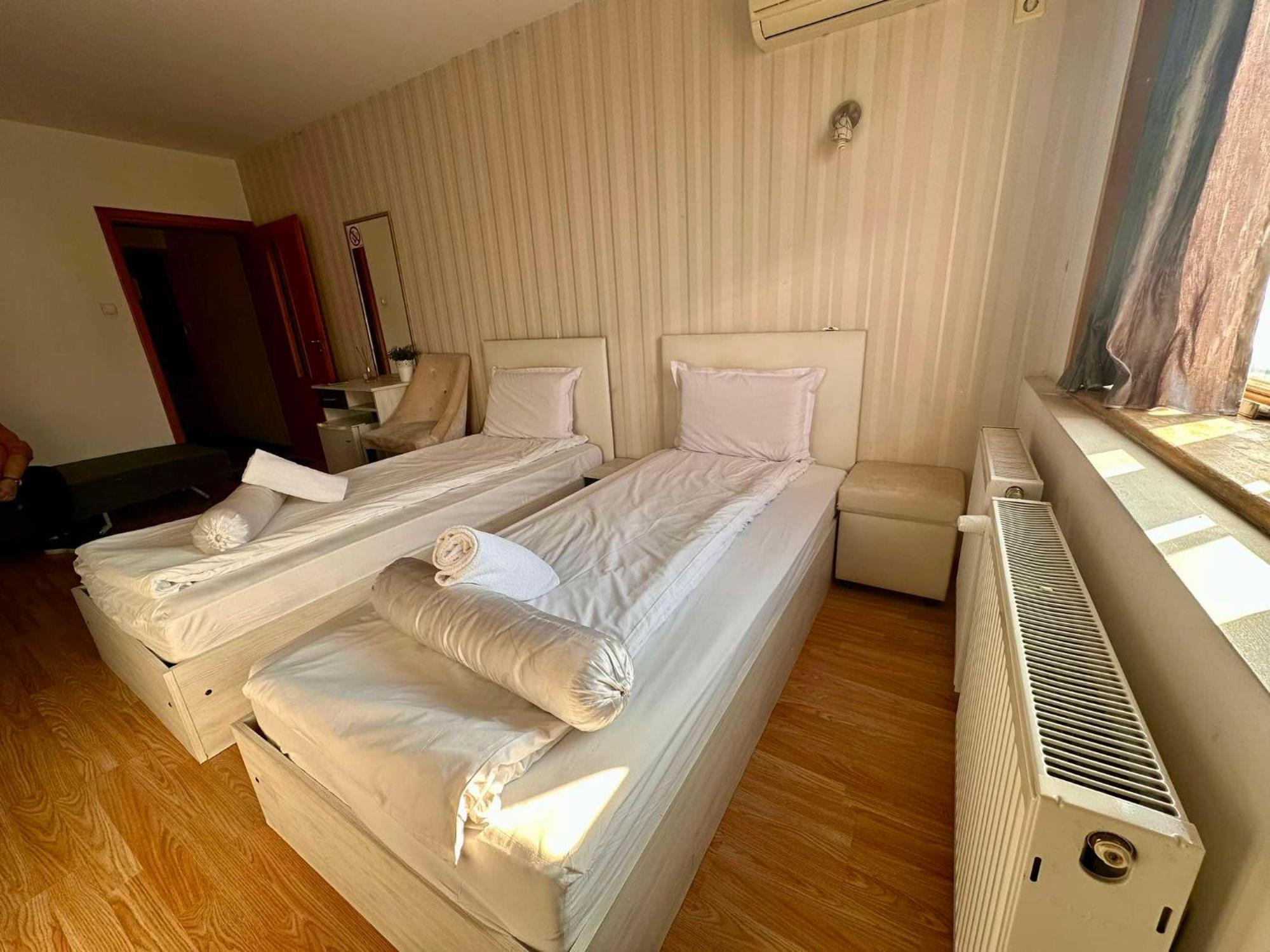 Family Hotel Amor Ruse Exteriör bild